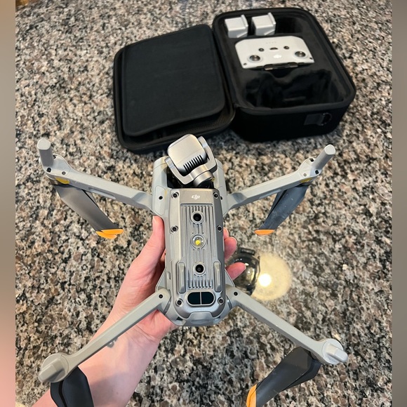 DJI air2s fly more bundle - Picture 4 of 11